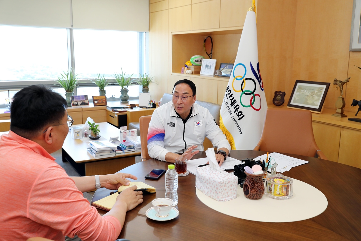 村长张在根就巴黎奥运会开幕式接受韩联社和D-100采访