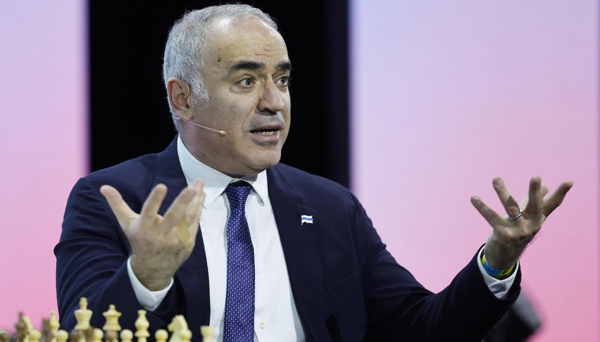 谁是国际象棋冠军加里·卡斯帕罗夫（Garry Kasparov），他因恐怖主义而在俄罗斯被捕，也是普京的目标